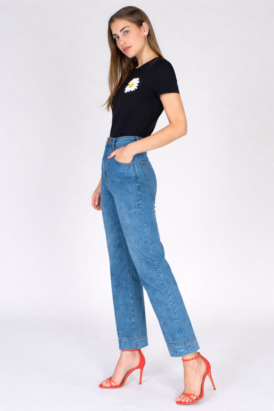 Minimal Daisy Graphic T-Shirt for Women | Cute Aesthetic Black Cotton Tee by Pd Clori