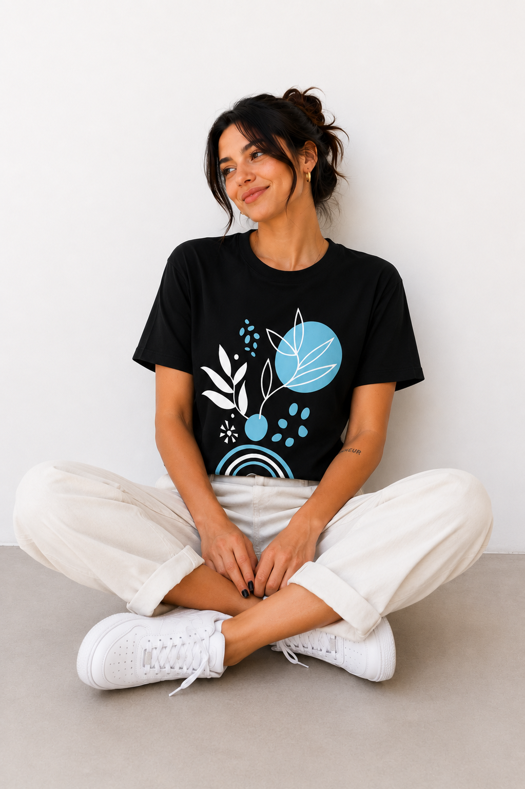 Abstract Blue Leaf Graphic Black T-Shirt for Women | Aesthetic Casual Outfit