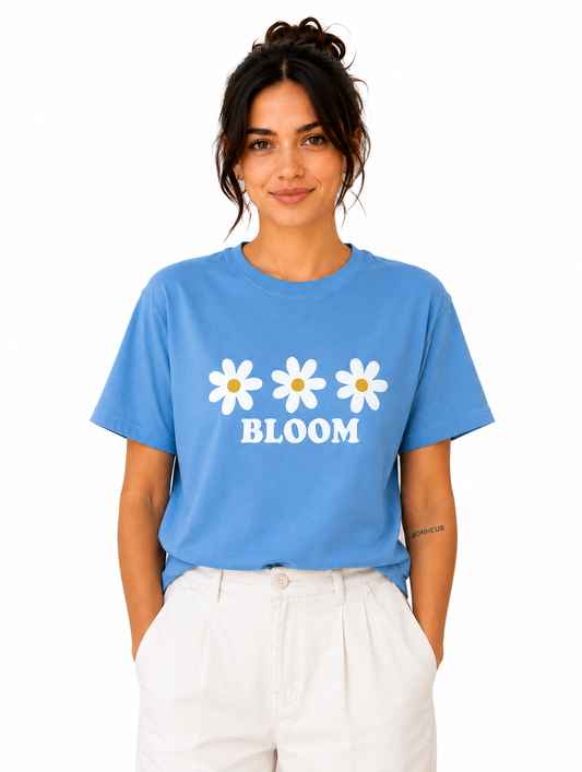 Bloom Daisy Graphic Blue T-Shirt for Women | Cute Minimal Floral Tee