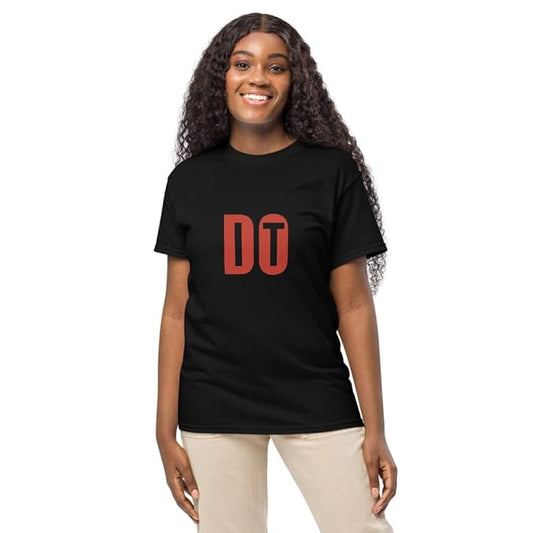"DO" Bold Motivational Graphic T-Shirt – Minimalist Style