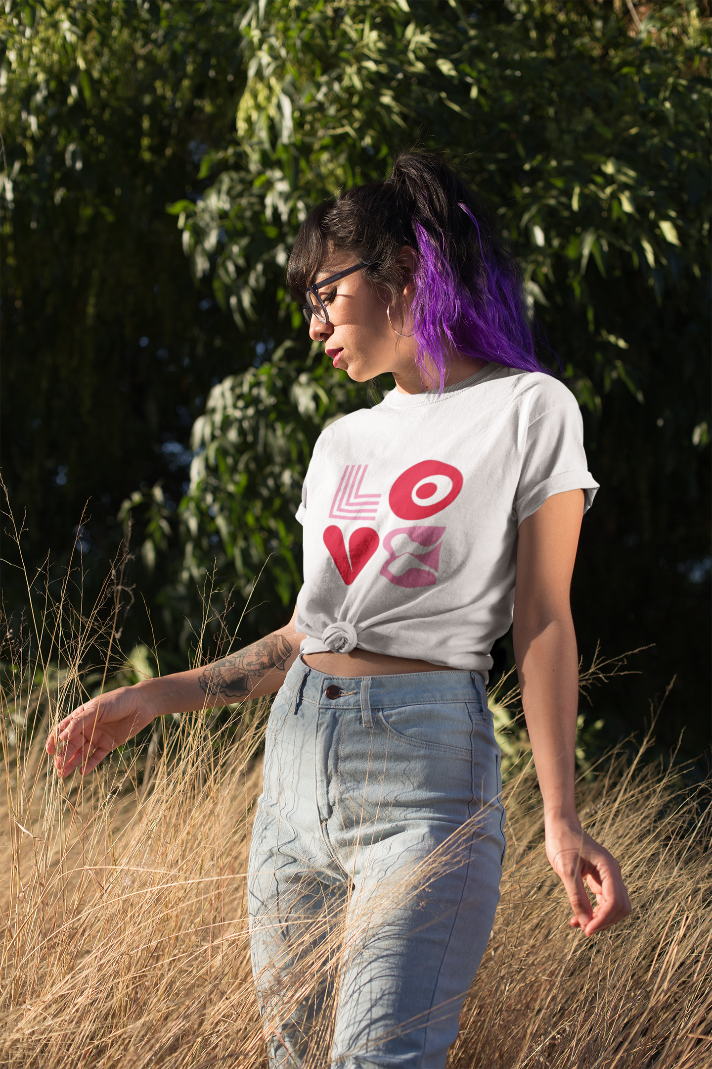 Love Graphic Print Women’s T-Shirt – Chic & Casual