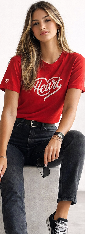 Pd Clori Heart Graphic T-Shirt – Minimal Love Statement Tee