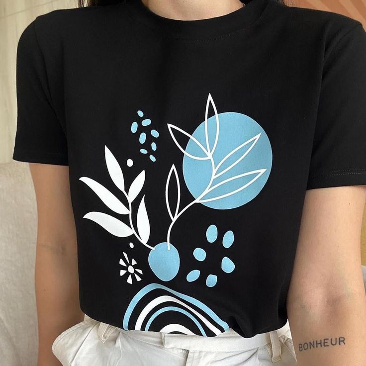 Abstract Blue Leaf Graphic Black T-Shirt for Women | Aesthetic Casual Outfit