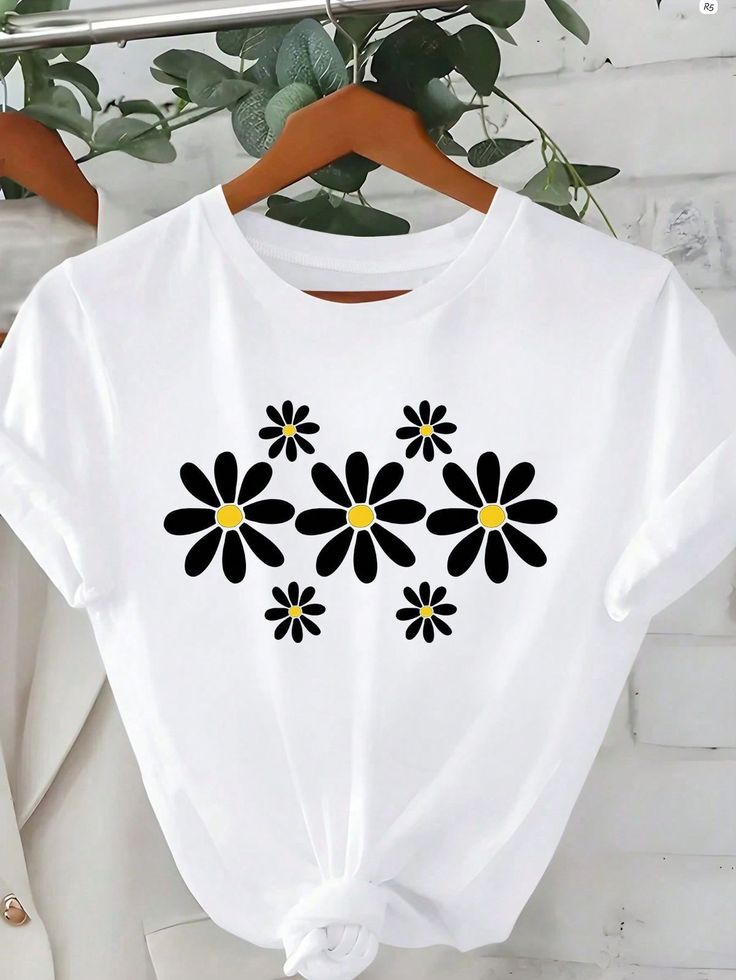 Pd Clori Minimal Daisy Floral T-Shirt | Aesthetic Flower Graphic Tee for Women | White Cotton
