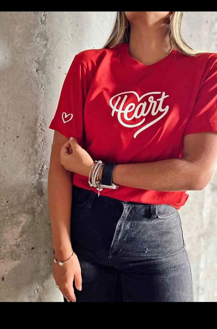 Pd Clori Heart Graphic T-Shirt – Minimal Love Statement Tee