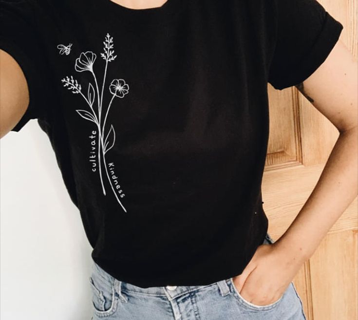 Minimal Floral Line Art Black T-Shirt for Women | Elegant Everyday Style by Pd Clori