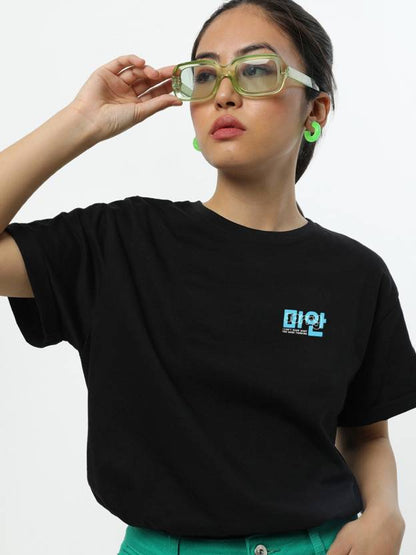Minimal Korean Text Graphic Printed T-Shirt